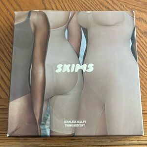 SKIMS SEAMLESS SCULPT THONG BODYSUIT